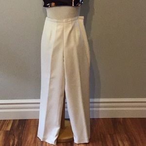 Talbots Petites Trouser in a creamy white. Size 4p.